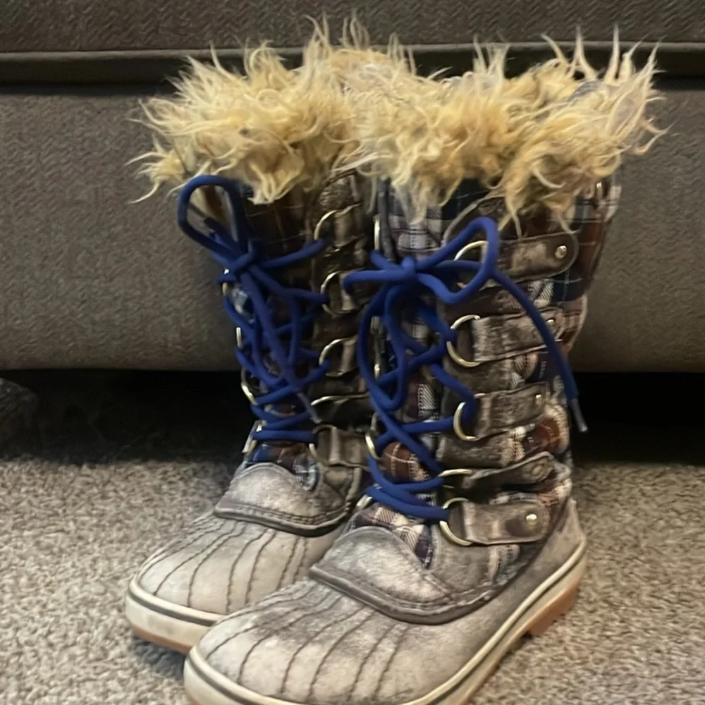 Women’s Sorel Tofino waterproof winter boots distresed quilted blue brown plaid